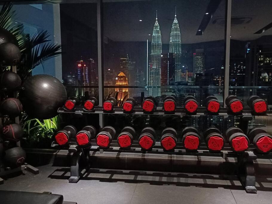 Lux 36b With Klcc Infinity Pool View Pangsapuri Kuala Lumpur